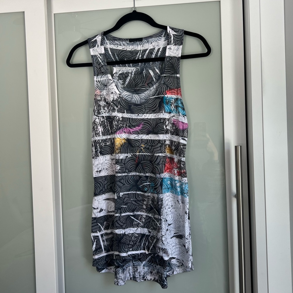 181 - YMI Sleeveless Abstract Gray & White Tank with Color Pops